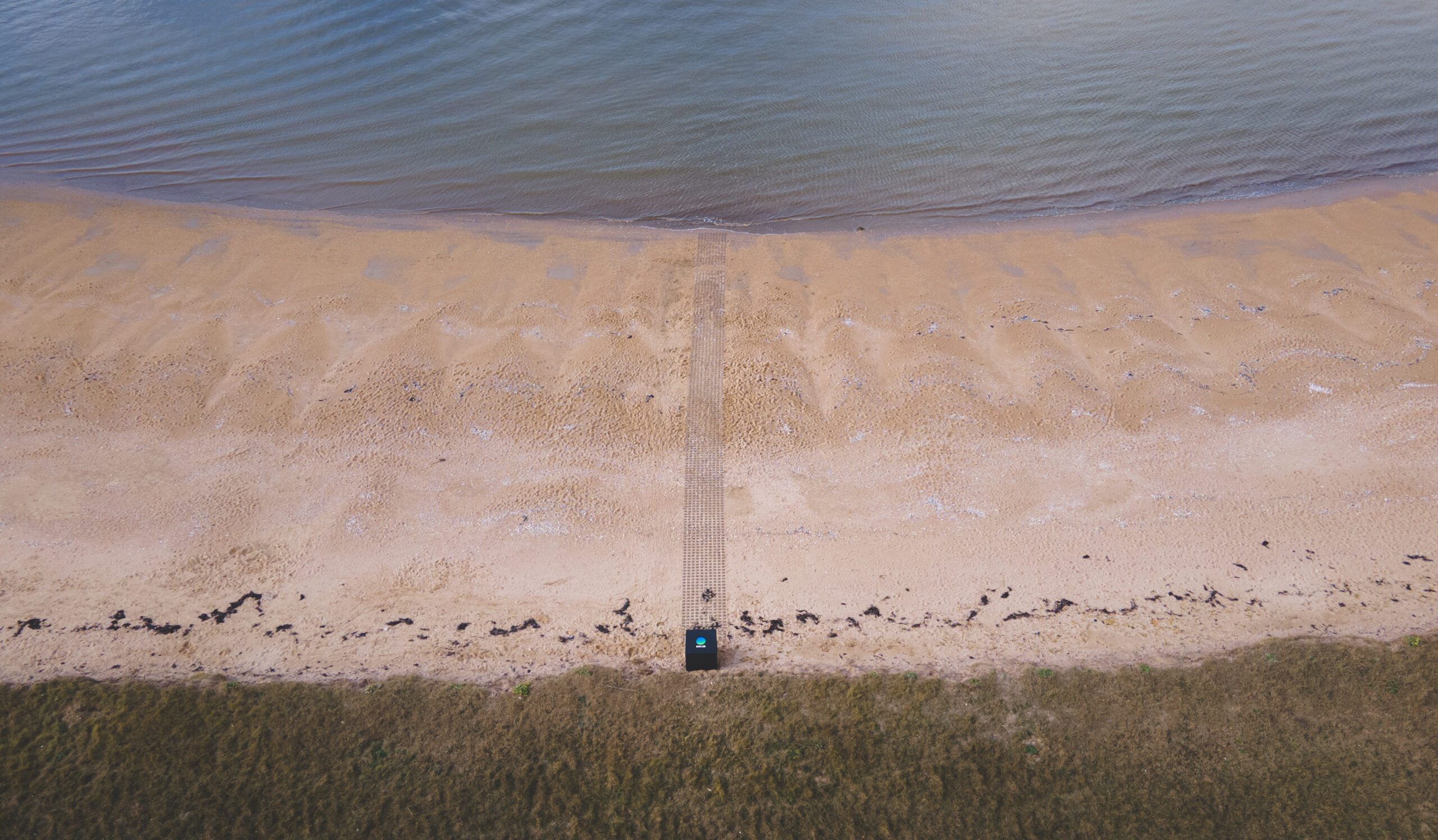 Vue aérienne du littoral breton près de l'atelier Gwilen